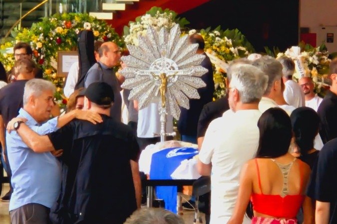 Diversos músicos e autoridades se despediram 
de Lô Borges na manhã 
de ontem