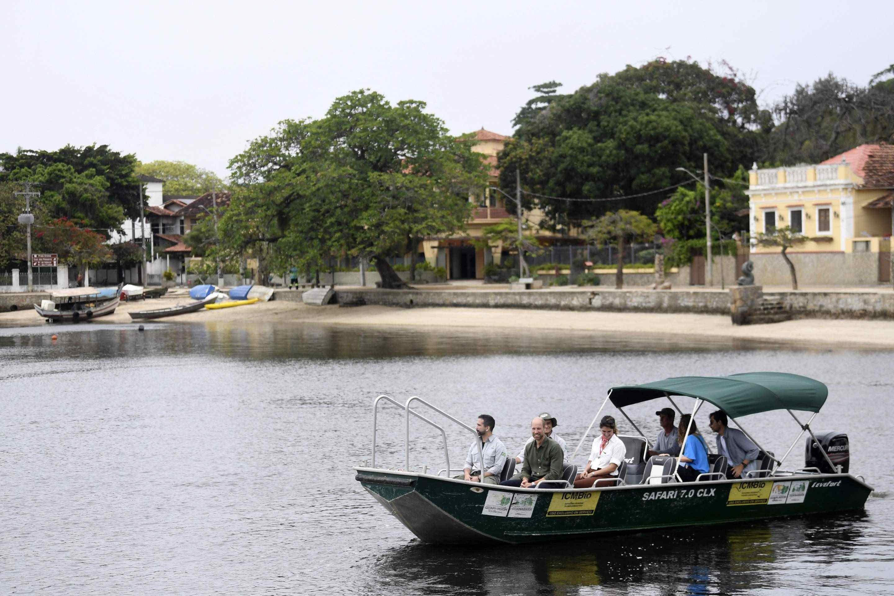 O príncipe William esteve na Ilha de Paquetá, no Rio de Janeiro, para uma visita na manhã desta terça-feira (4/11)            