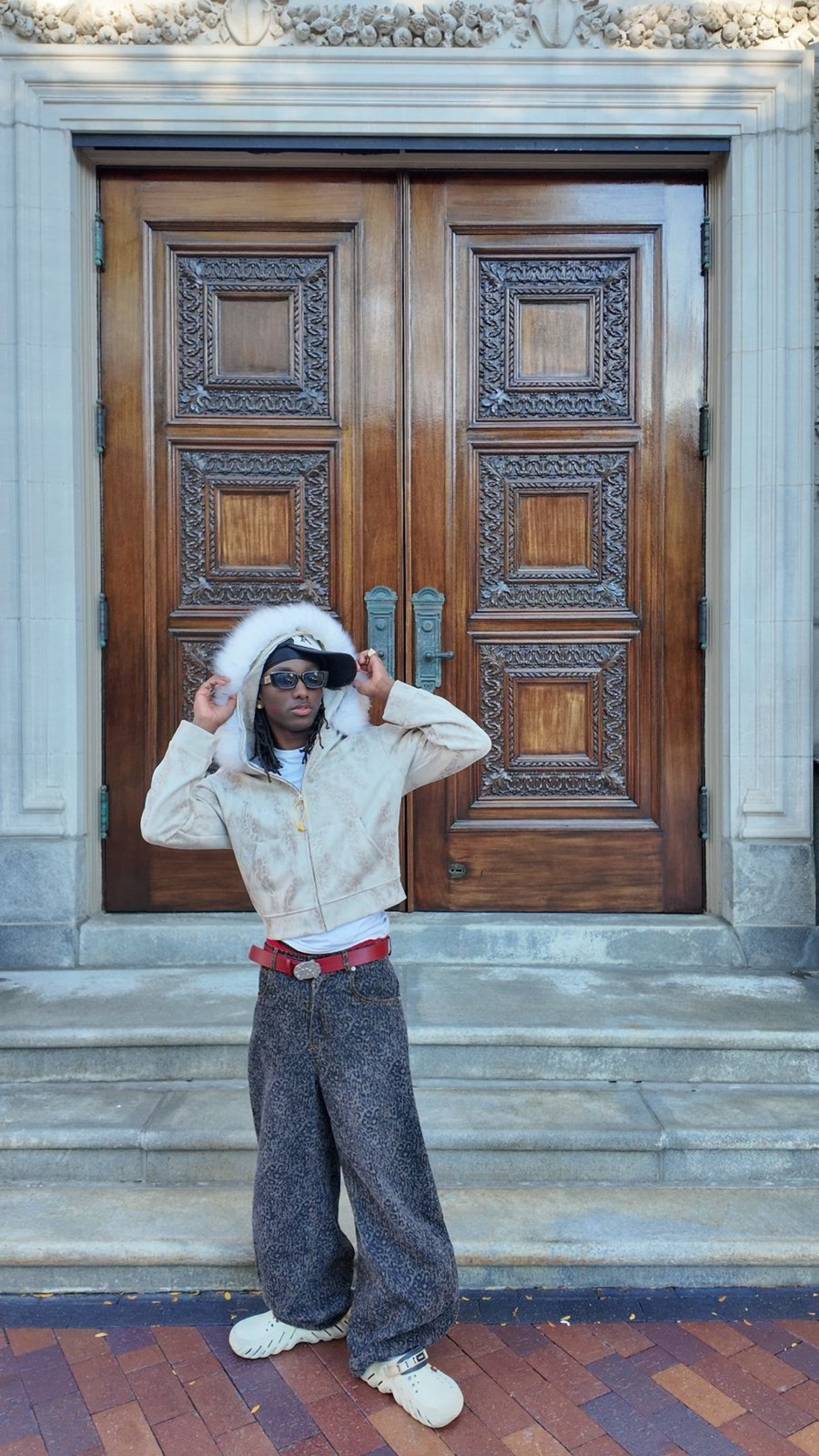 O jovem é muito envolvido com o universo da moda