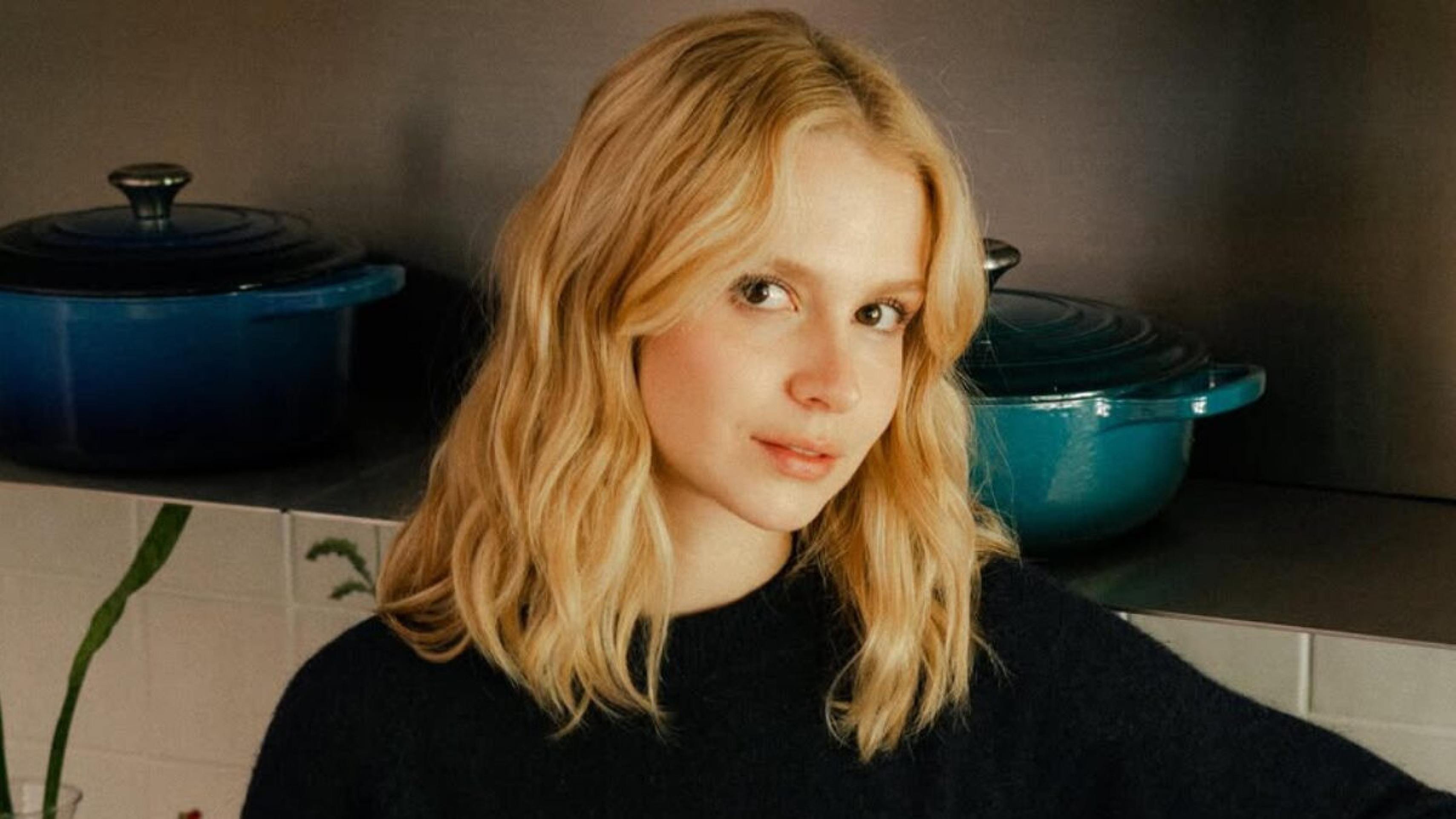 Isabella Scherer se explica após ser detonada nas redes sociais por oferecer vaga de auxiliar de cozinha com salário de R$ 1.800 -  (crédito: Observatorio dos Famosos)