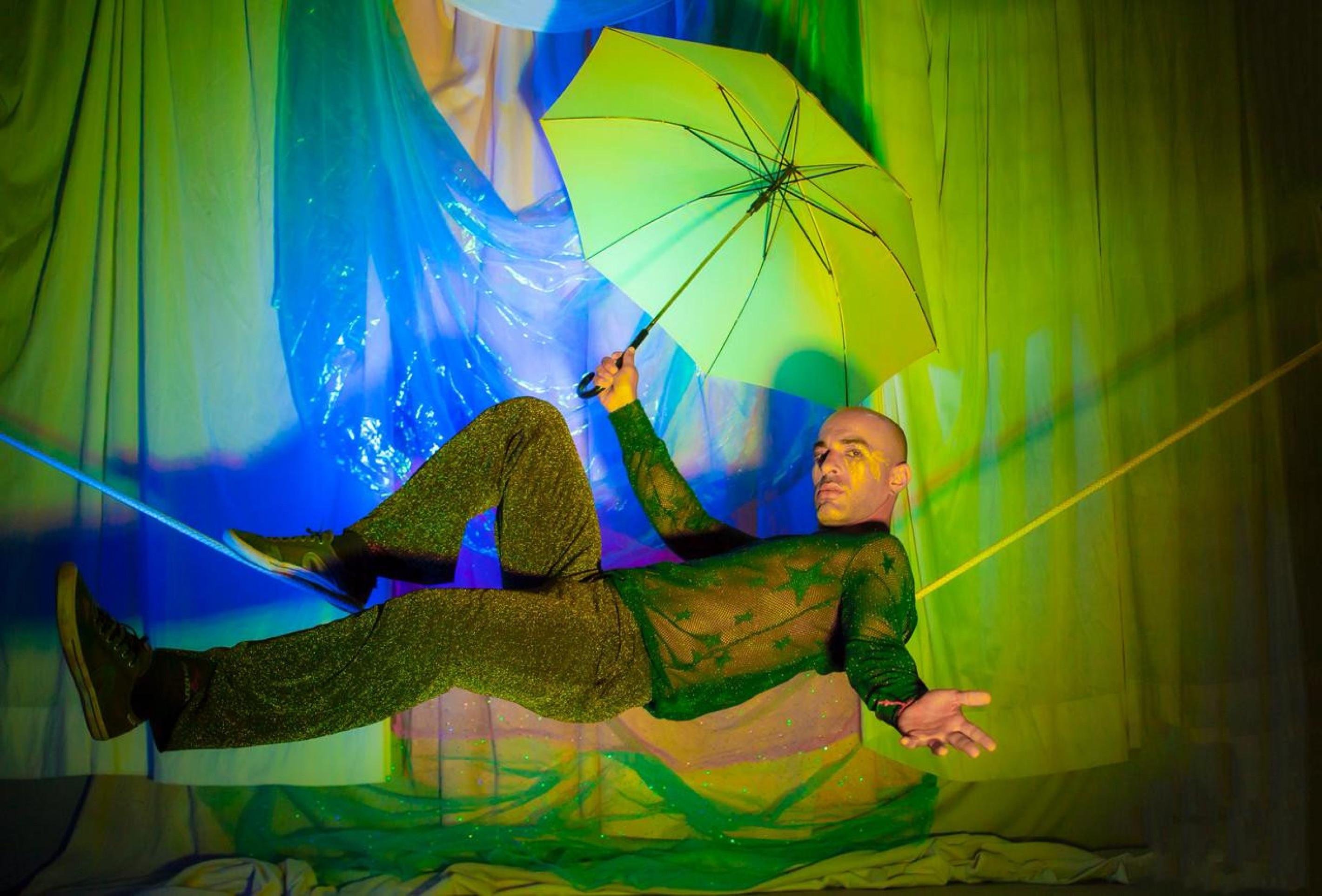 Sesc de Ceilândia recebe circo e música no espetáculo 'No fio da navalha'