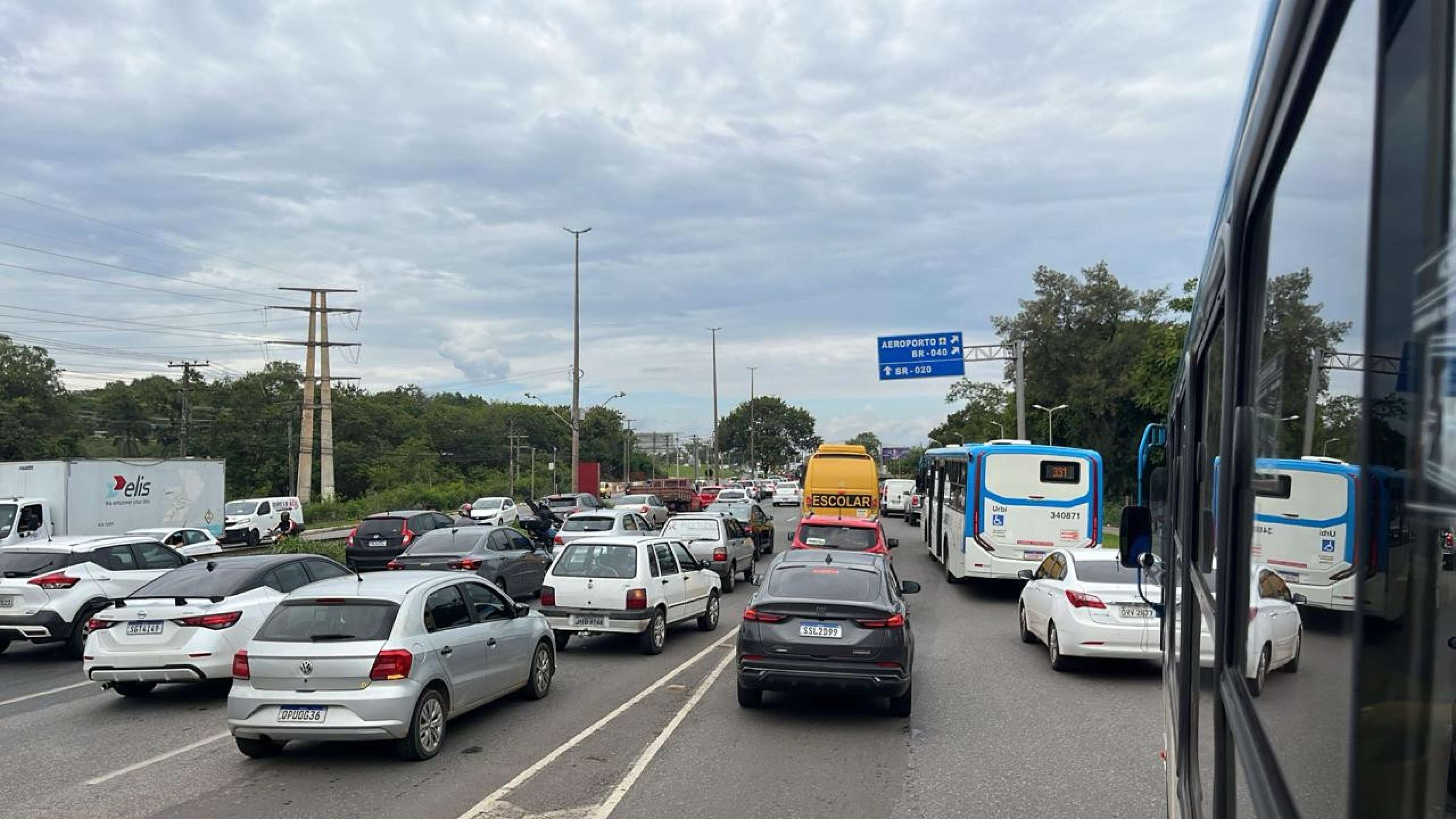Trânsito na Epia Sul fica engarrafado na tarde desta terça-feira (4/11)