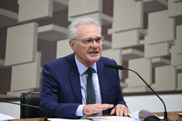 O relator Renan Calheiros (MDB-AL) manteve integralmente o texto aprovado pelos deputados, sem acolher emendas, para evitar que o projeto volte à Câmara e atrase a tramitação -  (crédito:  Edilson Rodrigues/Agência Senad)