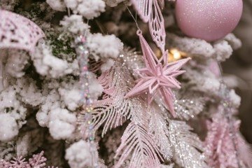 Os tons pastel suavizam a decoração e equilibram o colorido da festividade