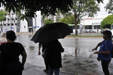  05/11/2025. Crédito: Minervino Júnior/CB/D.A Press. Brasil.  Brasilia - DF. Chuva em Brasília. Asa Norte quadra 710  -  (crédito: Minervino Júnior/CB/D.A.Press)
