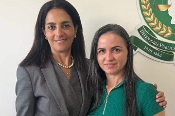 A advogada Flavia Rahal e Antônia Edilene no dia em que saiu decisão - (crédito: Innocence Project Brasil) A advogada Flavia Rahal e Antônia Edilene no dia em que saiu decisão - (crédito: Innocence Project Brasil)
