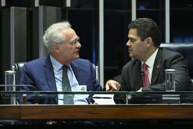 Pelas redes sociais, Lula agradeceu o empenho dos senadores Calheiros (MDB-AL), relator do PL e Alcolumbre (União-AP), presidente da Casa - (crédito: Carlos Moura/Agência Senado) Pelas redes sociais, Lula agradeceu o empenho dos senadores Calheiros (MDB-AL), relator do PL e Alcolumbre (União-AP), presidente da Casa - (crédito: Carlos Moura/Agência Senado)