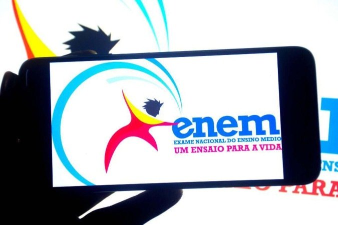 Plataforma paga usa IA para resumir transcrição da fala de professores e tirar dúvidas com chabot -  (crédito: Descomplica)