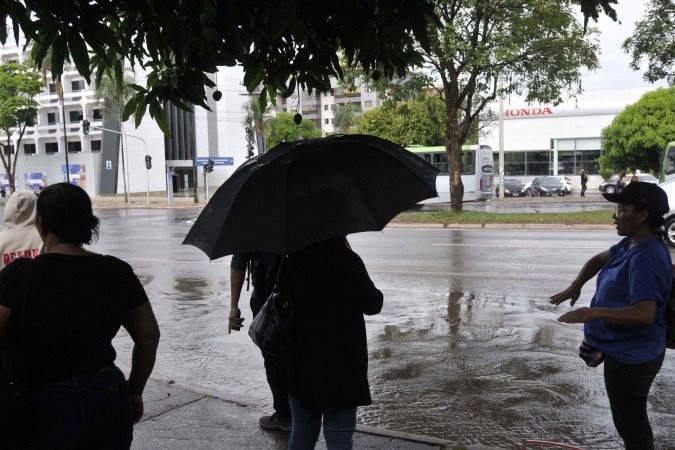 05/11/2025. Crédito: Minervino Júnior/CB/D.A Press. Brasil. Brasilia - DF. Chuva em Brasília. Asa Norte quadra 710 - (crédito: Minervino Júnior/CB/D.A.Press) 05/11/2025. Crédito: Minervino Júnior/CB/D.A Press. Brasil. Brasilia - DF. Chuva em Brasília. Asa Norte quadra 710 - (crédito: Minervino Júnior/CB/D.A.Press)