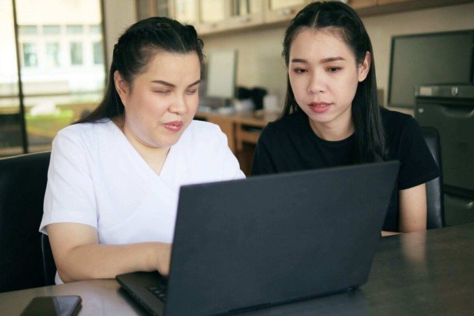 Juntos, a inteligência artificial e o Braille fortalecem as bases da escrita e da acessibilidade (Imagem: Chansom Pantip | Shutterstock) - (crédito: EdiCase) Juntos, a inteligência artificial e o Braille fortalecem as bases da escrita e da acessibilidade (Imagem: Chansom Pantip | Shutterstock) - (crédito: EdiCase)