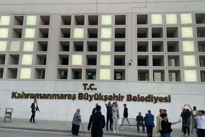 Sede da prefeitura de Kahramanmaras relembra a hora do principal terremoto que devastou a Turquia - (crédito: Roberto Fonseca) Sede da prefeitura de Kahramanmaras relembra a hora do principal terremoto que devastou a Turquia - (crédito: Roberto Fonseca)