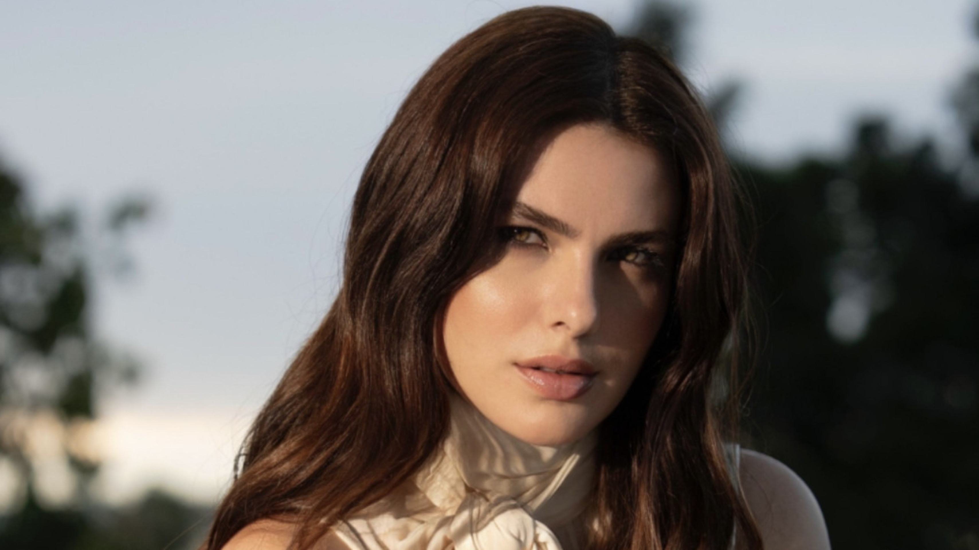 Thaís Melchior celebra sucesso na carreira com papel duplo em nova série da Record