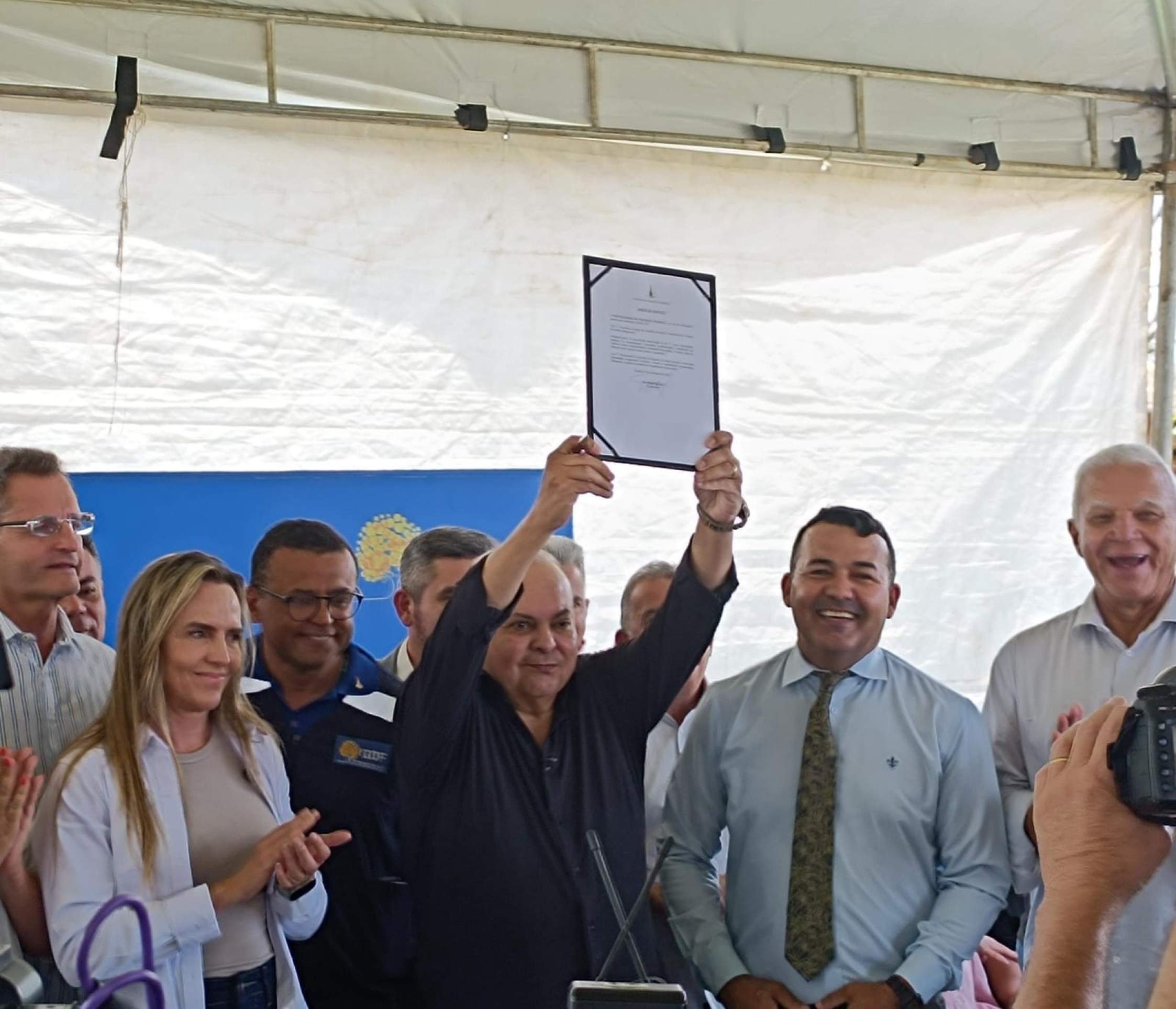 Ibaneis assina ordens de serviço para obras no Jardim Mangueiral