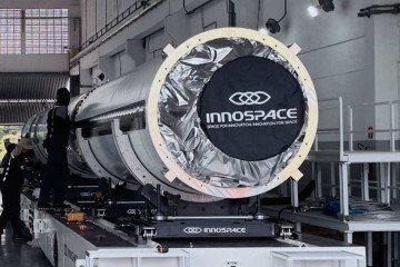 O foguete Hanbit-Nano, trazido para o Brasil pela empresa sul-coreana, vai pôr em órbita cinco satélites - (crédito: Divulgação/INNOSPACE) O foguete Hanbit-Nano, trazido para o Brasil pela empresa sul-coreana, vai pôr em órbita cinco satélites - (crédito: Divulgação/INNOSPACE)