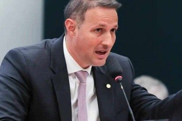 O secretário de Segurança de São Paulo, Guilherme Derrite, foi exonerado temporariamente para reassumir o mandato na Câmara e relatar o projeto que classifica facções como organizações terroristas - (crédito: Lula Marques/Agência Brasil) O secretário de Segurança de São Paulo, Guilherme Derrite, foi exonerado temporariamente para reassumir o mandato na Câmara e relatar o projeto que classifica facções como organizações terroristas - (crédito: Lula Marques/Agência Brasil)