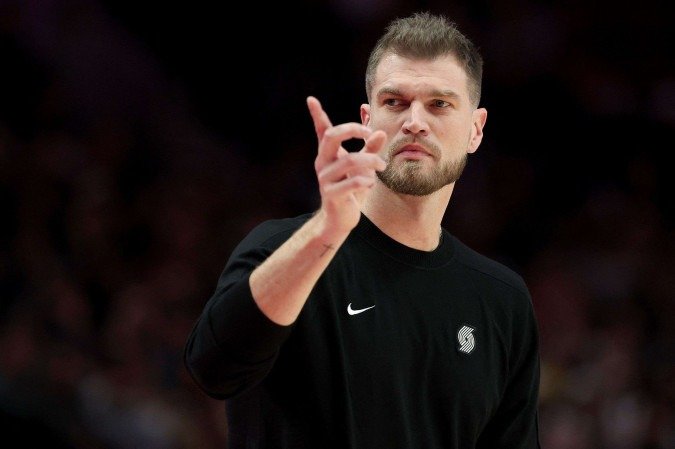  PORTLAND, OREGON - NOVEMBER 03: Acting head coach Tiago Splitter of the Portland Trail Blazers reacts during the first half against the Los Angeles Lakers at Moda Center on November 03, 2025 in Portland, Oregon. NOTE TO USER: User expressly acknowledges and agrees that, by downloading and/or using this Photograph, user is consenting to the terms and conditions of the Getty Images License Agreement.   Steph Chambers/Getty Images/AFP (Photo by Steph Chambers / GETTY IMAGES NORTH AMERICA / Getty Images via AFP)
      