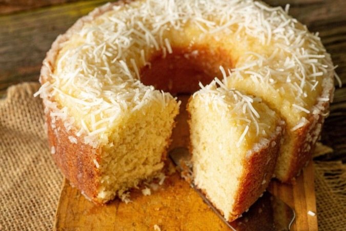 Bolo de coco (Imagem: Estudio Originar | Shutterstock) - (crédito: EdiCase) Bolo de coco (Imagem: Estudio Originar | Shutterstock) - (crédito: EdiCase)