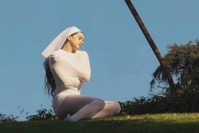 Rosalía canta em 13 idiomas no novo álbum “Lux” e surpreende os fãs -  (crédito: TMJBrazil)
