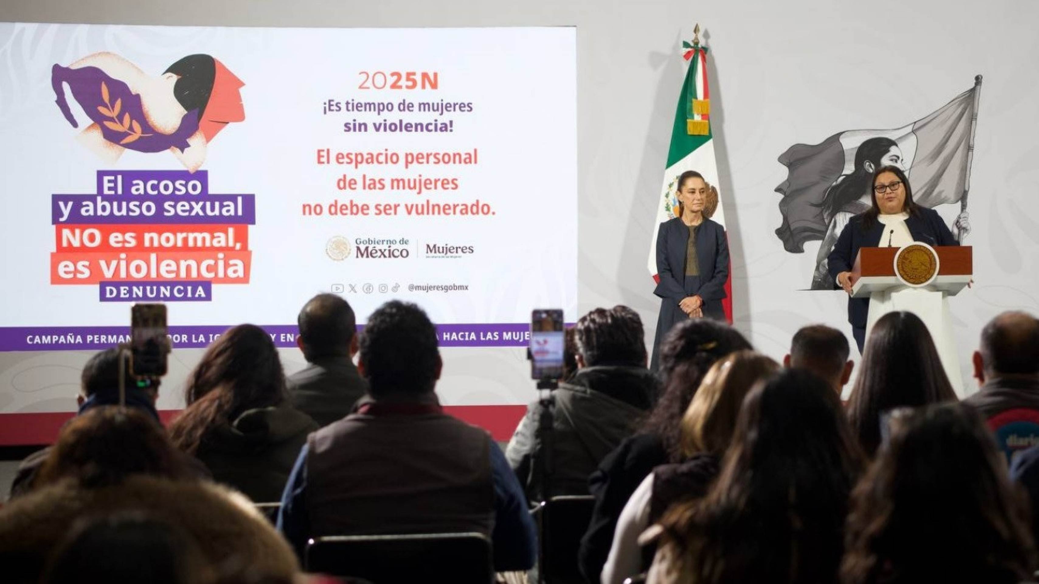 Citlalli Hernández (D) apresenta o plano ao lado de Claudia Sheinbaum, em evento no Palácio Nacional -  (crédito: Secretaria das Mulheres do México)