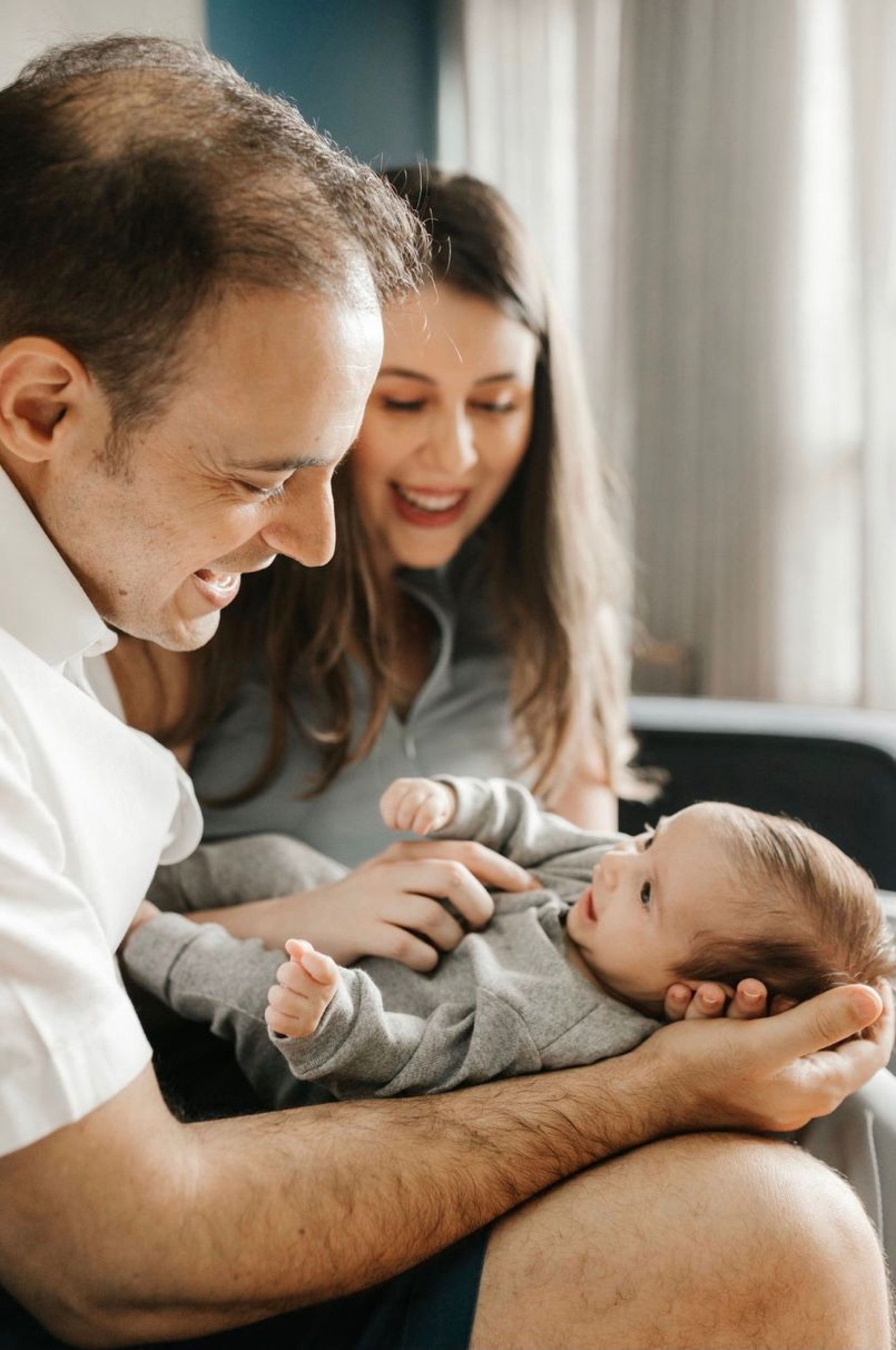 Licença-paternidade, aprovada pela Câmara, reforça vínculo e divide responsabilidades. 