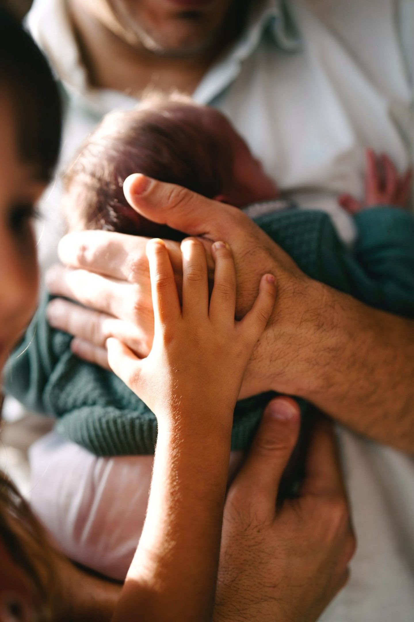 Licença-paternidade, aprovada pela Câmara, reforça vínculo e divide responsabilidades. 