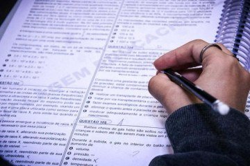 A aplicação das provas deste domingo terá início às 13h30 e término às 19h. O tempo mínimo de permanência em sala é de duas horas. - (crédito: Kayo Magalhães/CB/D.A Press) A aplicação das provas deste domingo terá início às 13h30 e término às 19h. O tempo mínimo de permanência em sala é de duas horas. - (crédito: Kayo Magalhães/CB/D.A Press)