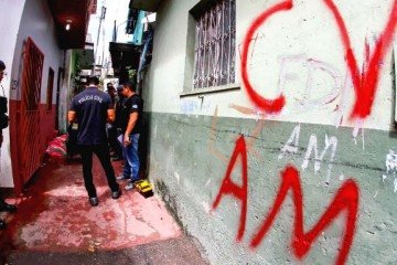 Nascido no Rio, CV hoje
está em várias cidades do Amazonas e da Região Norte - (crédito: Divulgação/Polícia Civil do Amazonas) Nascido no Rio, CV hoje
está em várias cidades do Amazonas e da Região Norte - (crédito: Divulgação/Polícia Civil do Amazonas)