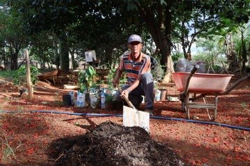 Prática de reciclagem e compostagem gera mudanças no solo no projeto de agrofloresta   