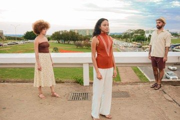 O Teatro Ary Barroso do Sesc da 504 sul é palco da peça ‘Pise firme que esse chão é seu’, neste fim de semana (8 e 9/11). - (crédito: Divulgação.) O Teatro Ary Barroso do Sesc da 504 sul é palco da peça ‘Pise firme que esse chão é seu’, neste fim de semana (8 e 9/11). - (crédito: Divulgação.)