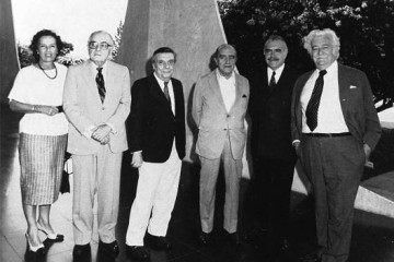 Marianne Peretti, Athos Bulcão, Alfredo Ceschiatti, Oscar Niemeyer, José Sarney e Burle Marx - (crédito: Arquivo) Marianne Peretti, Athos Bulcão, Alfredo Ceschiatti, Oscar Niemeyer, José Sarney e Burle Marx - (crédito: Arquivo)