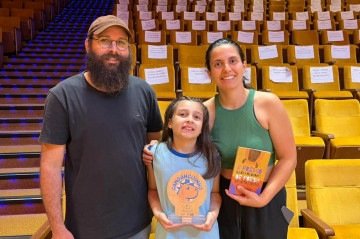 Isabel Machado filha de pais surdos-mudos ganha prêmio de poesia
 -  (crédito: Walkyria Lagaci / CB Press)