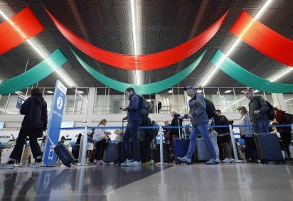 Inflação subiu em novembro em virtude dos grupos de Habitação e Recreação, que puxaram o índice diante dos preços maiores do aluguel residencial e da tarifa de energia elétrica, além das passagens aéreas -  (crédito: Kamil Krzaczynski/AFP) -Inflação subiu em novembro em virtude dos grupos de Habitação e Recreação, que puxaram o índice diante dos preços maiores do aluguel residencial e da tarifa de energia elétrica, além das passagens aéreas -  (crédito: Kamil Krzaczynski/AFP)