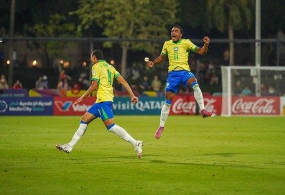 Luis Eduardo e Kayke comemoram gol da Seleção na goleada por 4 x 0 sobre a Indonésia, pela segunda rodada da Copa do Mundo Sub-17 -  (crédito: NELSON TERME / CBF) -Luis Eduardo e Kayke comemoram gol da Seleção na goleada por 4 x 0 sobre a Indonésia, pela segunda rodada da Copa do Mundo Sub-17 -  (crédito: NELSON TERME / CBF)