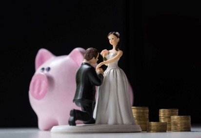 O planejamento financeiro é uma estratégia para evitar dívidas após o casamento (Imagem: illustrissima | Shutterstock) -  (crédito: EdiCase) -O planejamento financeiro é uma estratégia para evitar dívidas após o casamento (Imagem: illustrissima | Shutterstock) -  (crédito: EdiCase)