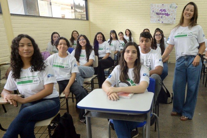 Para a professora Juliana Costa (de pé), do CEM 09 de Ceilândia, o 