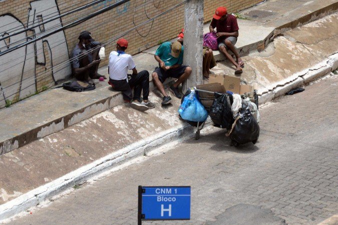 A presença de usuários de drogas preocupa quem circula na região