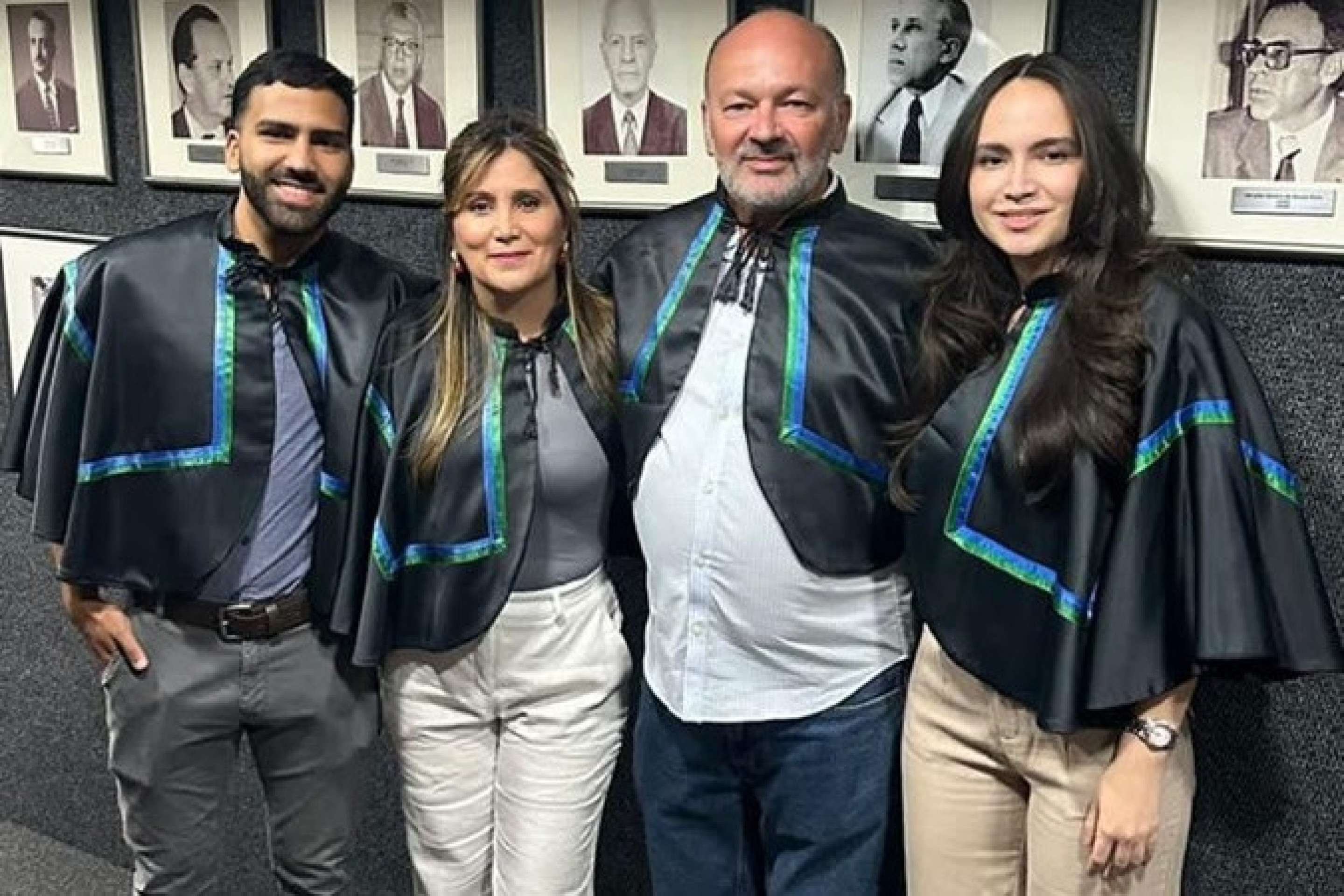 Lana com os pais e o irmão em evento na UnB
