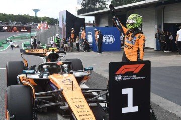 Líder do Mundial de pilotos, o britânico ganhou a corrida sprint e cravou 1min09s511 no treino classificatório deste sábado - (crédito: Ed Alves/CB/D.A. Press) Líder do Mundial de pilotos, o britânico ganhou a corrida sprint e cravou 1min09s511 no treino classificatório deste sábado - (crédito: Ed Alves/CB/D.A. Press)