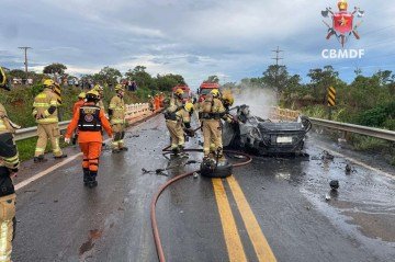 Colisão entre carro e caminhão deixa um óbito
- (crédito: CBMDF/Divulgação) Colisão entre carro e caminhão deixa um óbito
- (crédito: CBMDF/Divulgação)