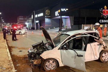 Capotagem deixa uma pessoa ferida na Estrutural
- (crédito: CBMDF/Divulgação) Capotagem deixa uma pessoa ferida na Estrutural
- (crédito: CBMDF/Divulgação)