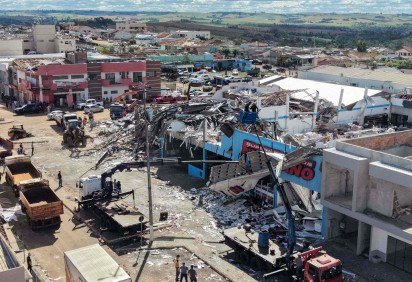 Segundo informações da Defesa Civil, cinco pessoas morreram e cerca de 480 ficaram feridas em decorrência do tornado -  (crédito:  AFP) -Segundo informações da Defesa Civil, cinco pessoas morreram e cerca de 480 ficaram feridas em decorrência do tornado -  (crédito:  AFP)