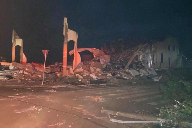 This handout photo released by the Parana State Government shows the destruction after a tornado with winds of up to 250 kilometers per hour hit the city of Rio Bonito do Iguacu, in Brazil's Parana State on November 7, 2025. A tornado killed at least five people and injured around 130 when it swept through parts of a town in southern Brazil on November 7, authorities said. (Photo by Handout / Parana State Government / AFP) / RESTRICTED TO EDITORIAL USE - MANDATORY CREDIT This handout photo released by the Parana State Government shows the destruction after a tornado with winds of up to 250 kilometers per hour hit the city of Rio Bonito do Iguacu, in Brazil's Parana State on November 7, 2025. A tornado killed at least five people and injured around 130 when it swept through parts of a town in southern Brazil on November 7, authorities said. (Photo by Handout / Parana State Government / AFP) / RESTRICTED TO EDITORIAL USE - MANDATORY CREDIT