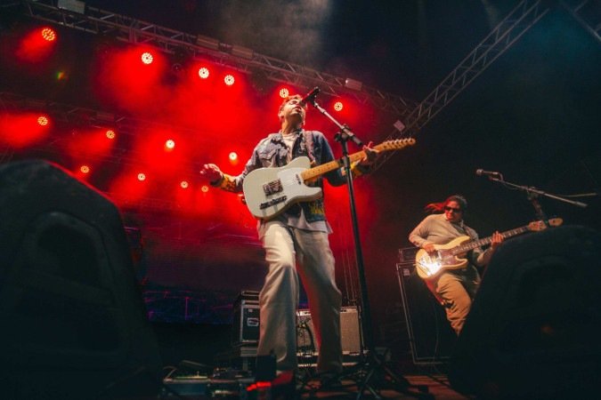 Festa Veludo Sunset celebra o novo disco de Velino no pôr do sol de Acuruí - (crédito: Uai Turismo) Festa Veludo Sunset celebra o novo disco de Velino no pôr do sol de Acuruí - (crédito: Uai Turismo)