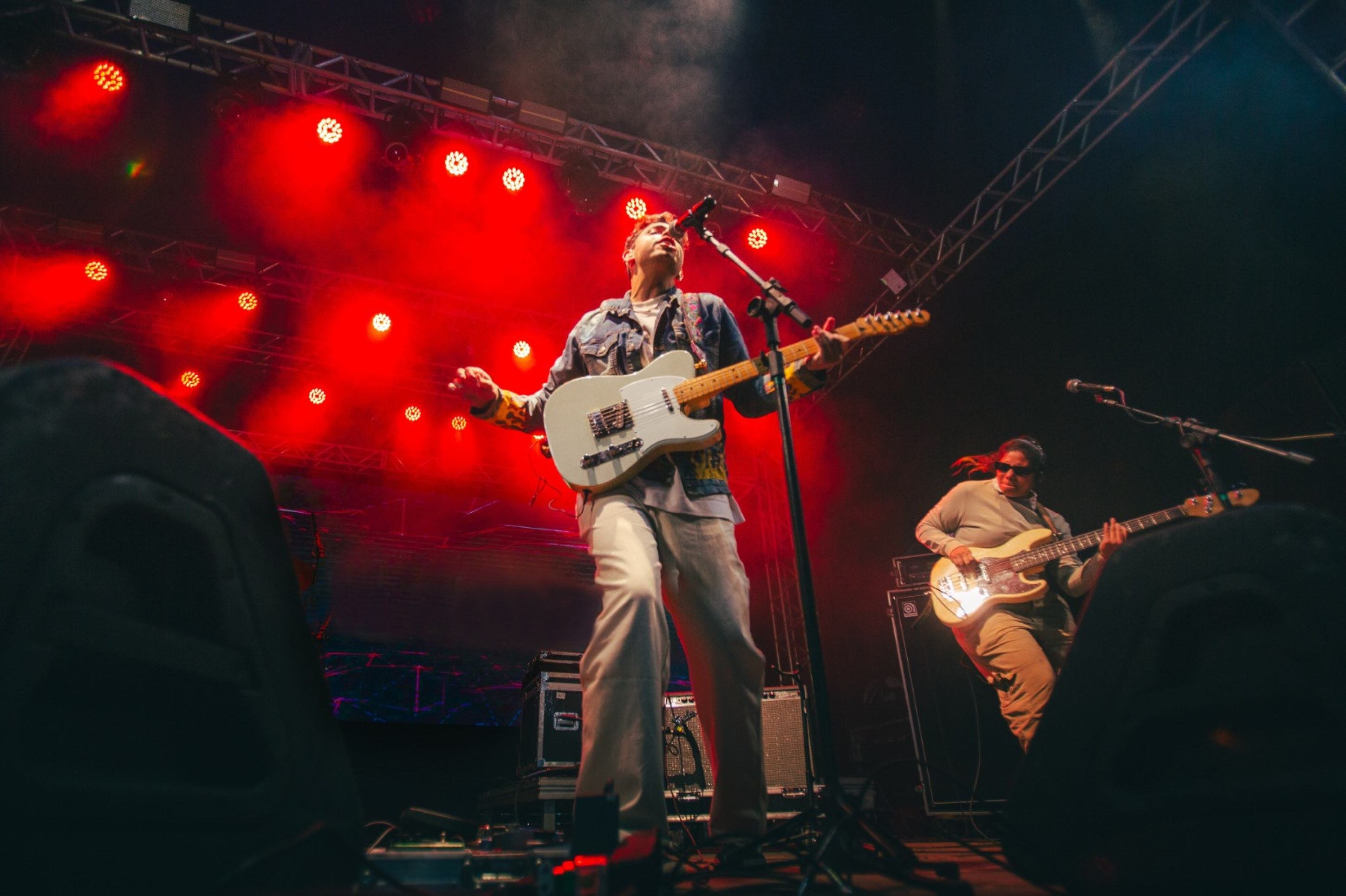 Festa Veludo Sunset celebra o novo disco de Velino no pôr do sol de Acuruí