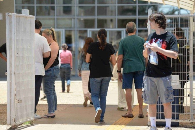 Candidatos chegam &agrave; Unip para a primeira etapa do Enem 2025, neste domingo (9/11) -  (crédito: Marcelo Ferreira/CB DA Press)