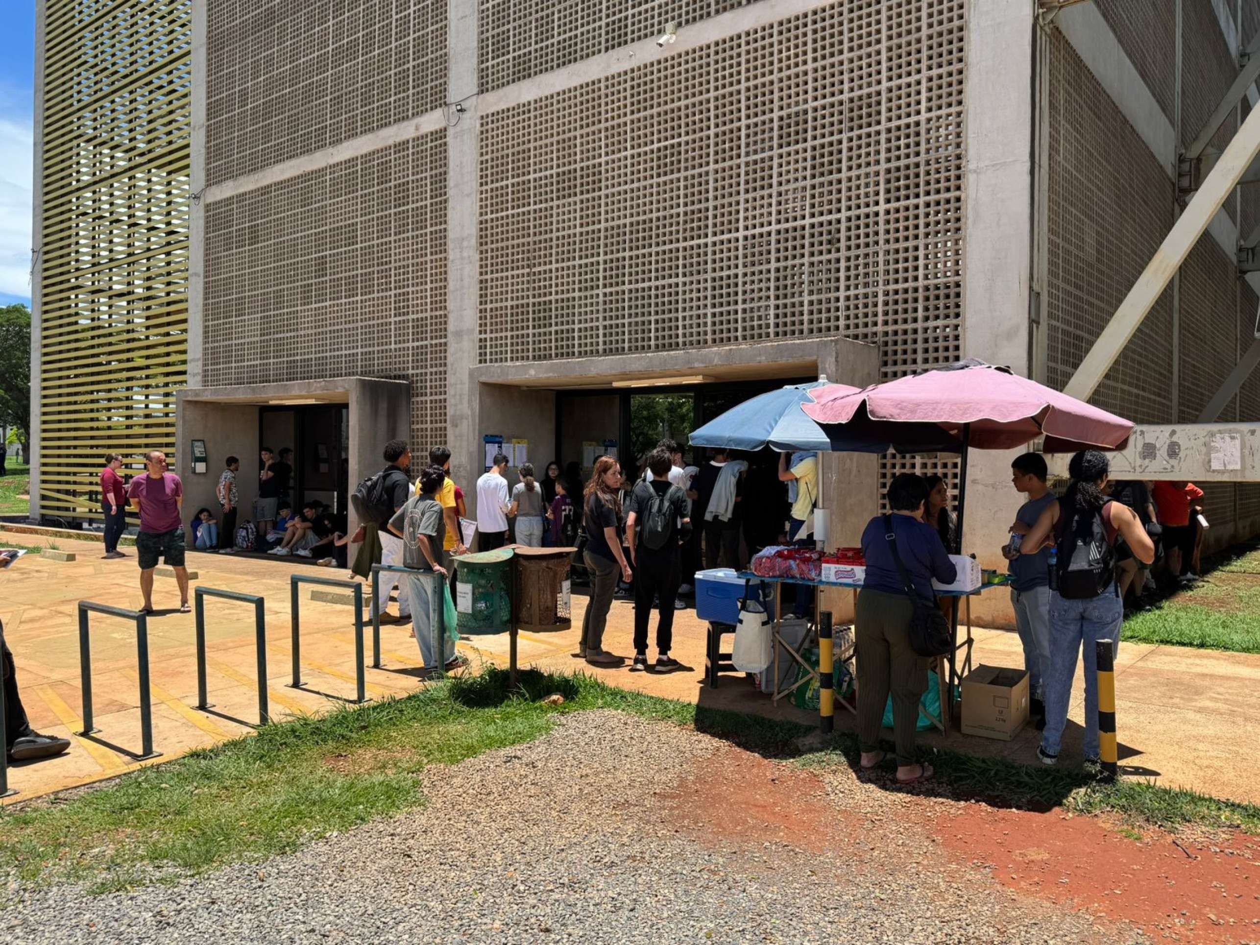 Chegada dos primeiros candidatos do Enem 2025 na UnB, neste domingo (9/11)