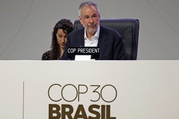 'O que mudou imensamente na minha percepção sobre esse processo é a questão da urgência. Esse é o elemento adicional', disse o embaixador em seu discurso na abertura da COP30 - (crédito: Bruno Peres/Agência Brasil) 'O que mudou imensamente na minha percepção sobre esse processo é a questão da urgência. Esse é o elemento adicional', disse o embaixador em seu discurso na abertura da COP30 - (crédito: Bruno Peres/Agência Brasil)