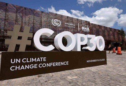 Havia tantos líderes mundiais na cúpula de Paris, dez anos atrás, que os fotógrafos tiveram dificuldade para enquadrar todos. Vladimir Putin e Narendra Modi também participaram daquela COP -  (crédito: Pascal Le Segretain / Getty Images)