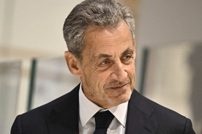 Sarkozy tornou-se, em 21 de outubro, o primeiro chefe de Estado francês a ser preso desde o fim da Segunda Guerra Mundial -  (crédito: JULIEN DE ROSA / AFP)