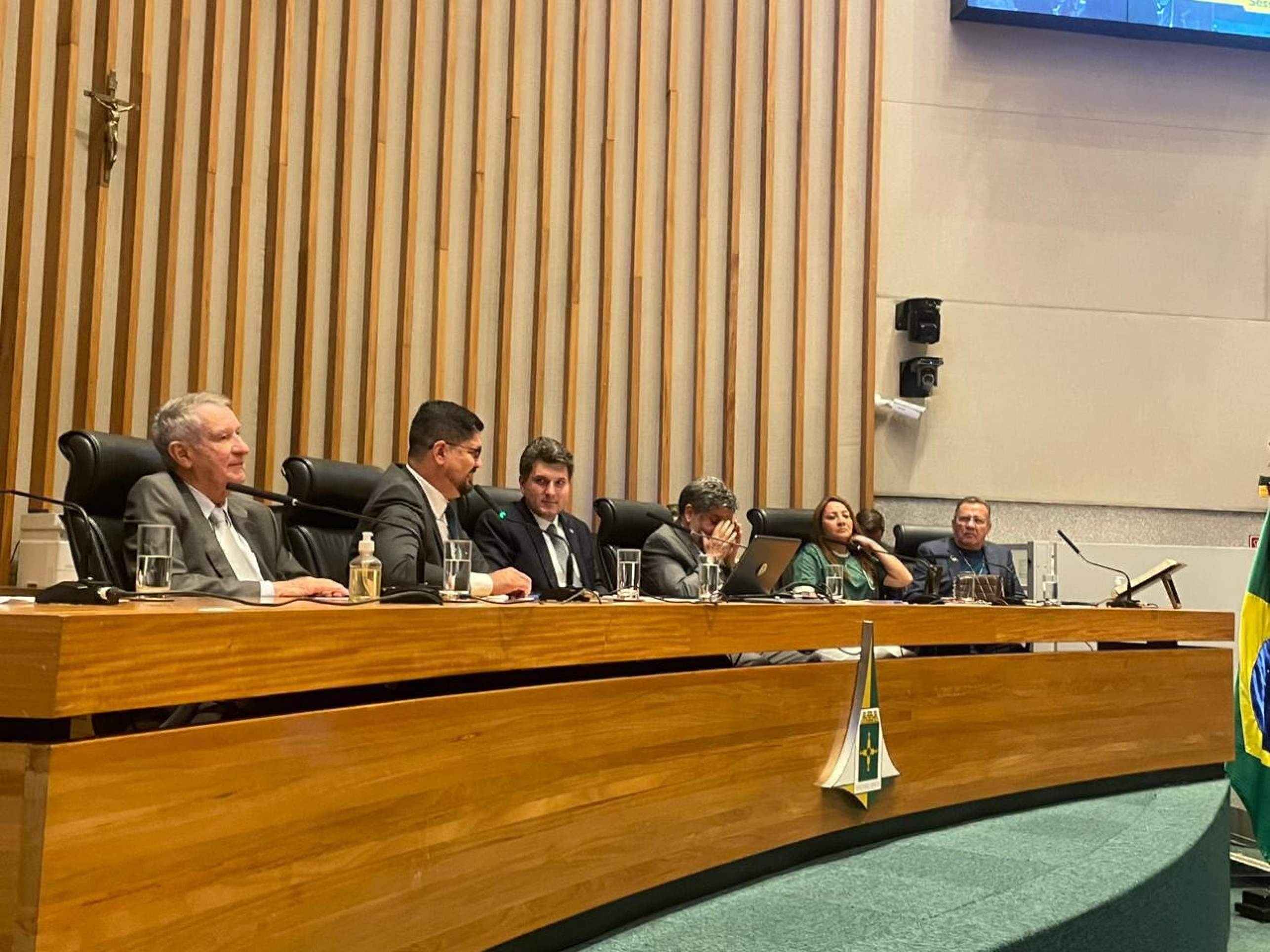 Mesa de honra da Sess&atilde;o Solene em homenagem ao anivers&aacute;rio da Sociedade Esportiva do Gama. 